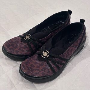 Bzees Rosie Women 8.5 Leopard Cheetah Slip On Comfort Shoe Flat Ballet Mary Jane